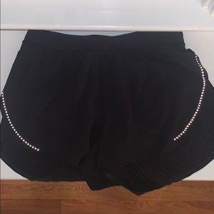 Lulu Lemon Find Your Pace Short